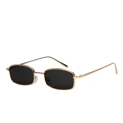 NEU Brille Festival New Square, mit dunkelt getönten eckigen Gläsern
